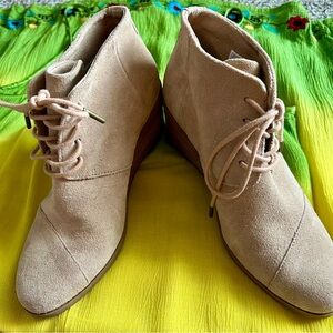 Ankle boots from Tom’s